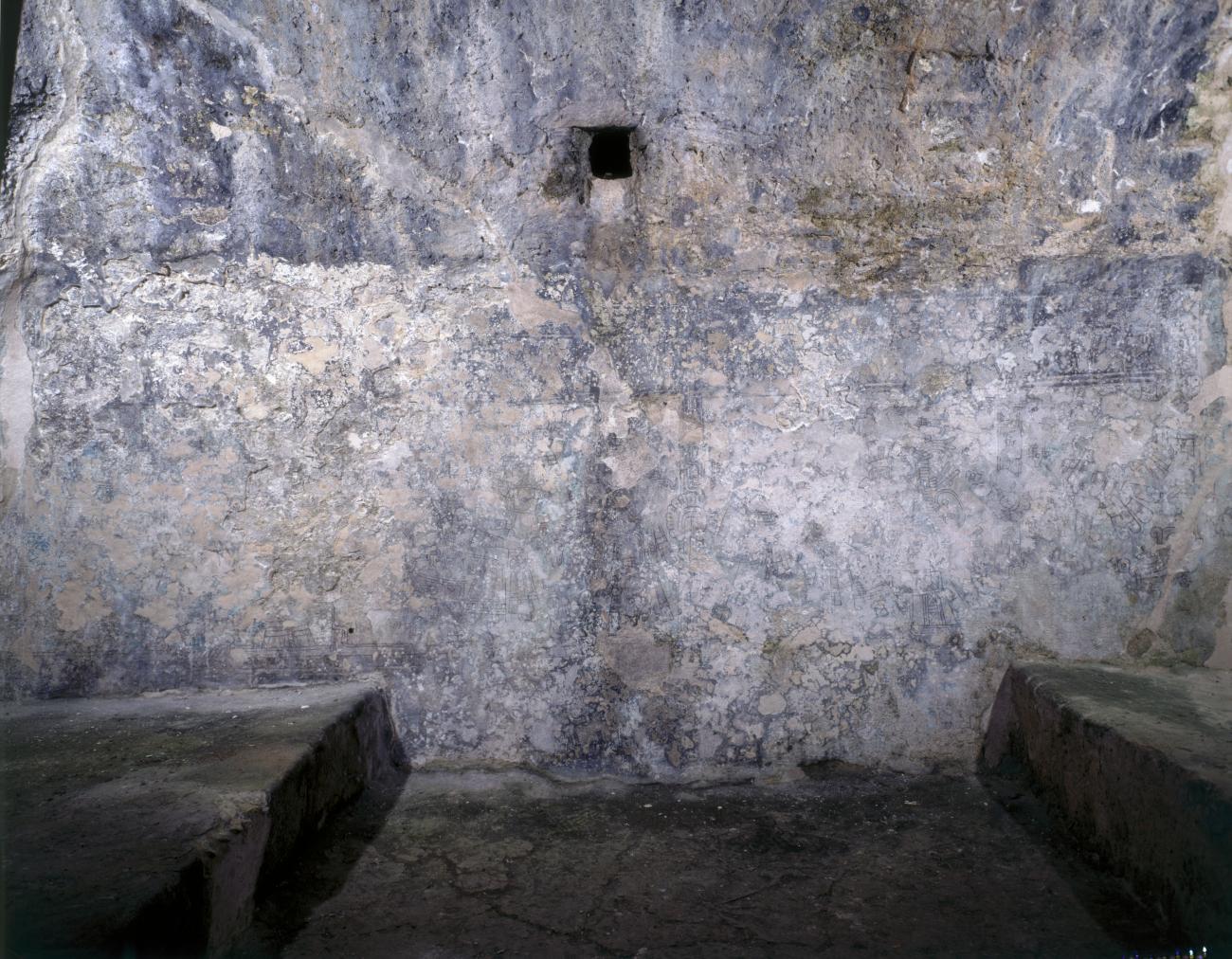 俯冲神神庙——门楣上方的俯冲神灰泥浮雕是整个遗址保存最清楚的同类图像之一